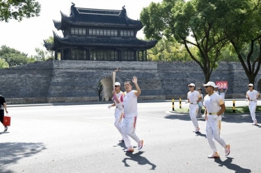 笑臉與熱情刷屏！這名火炬手是景興人！