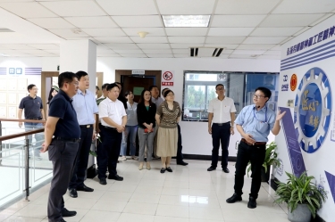 2020年7月29日，時(shí)任浙江省政協(xié)常委、社法委副主任、省總工會(huì)副主席、一級(jí)巡視員董建偉蒞臨景興紙業(yè)調(diào)研新時(shí)代工匠培育工作